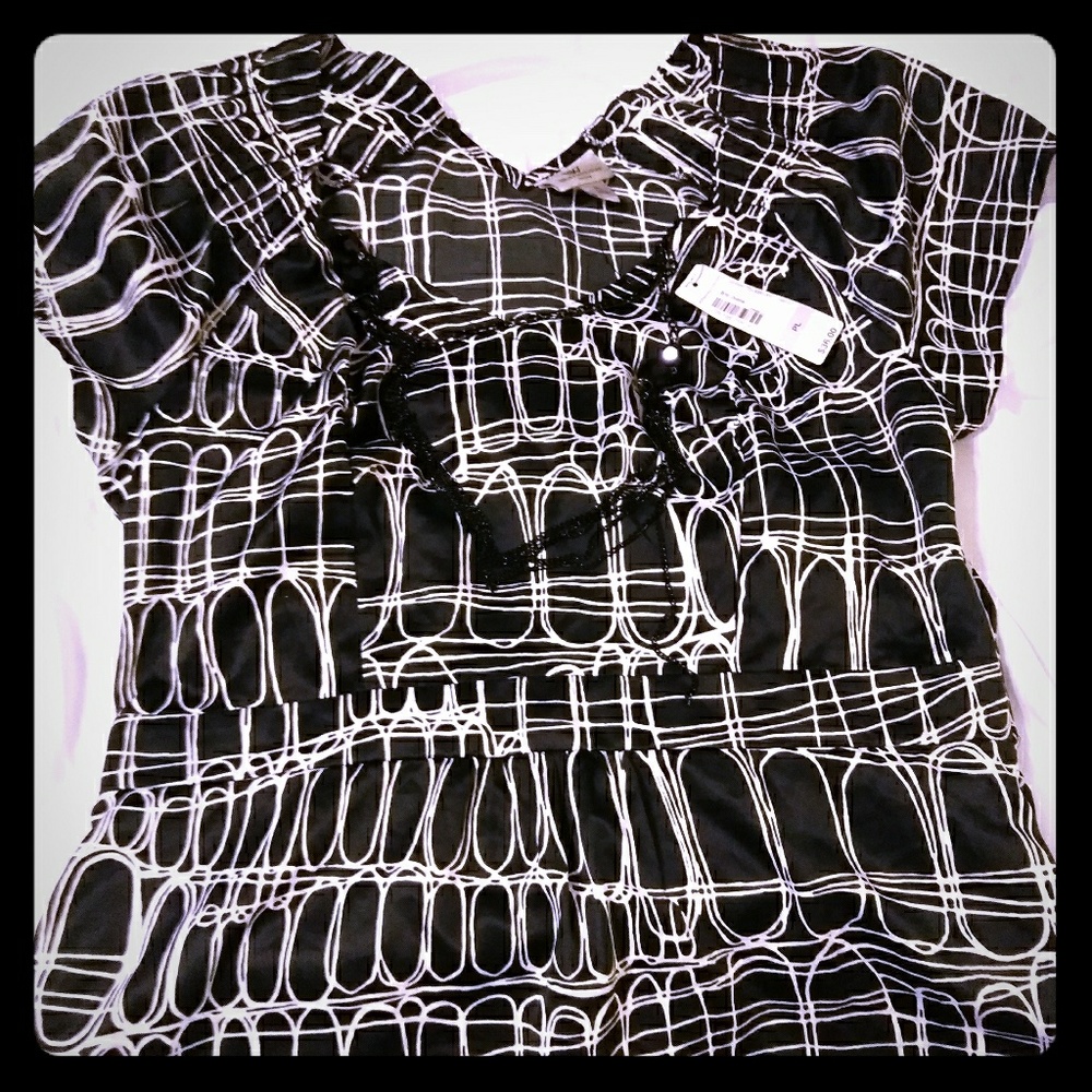 Black and white graphic blouse